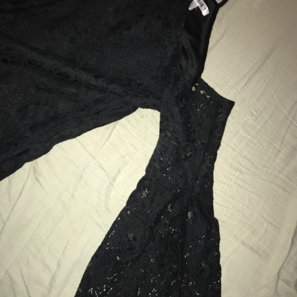 cute black top! 🤭